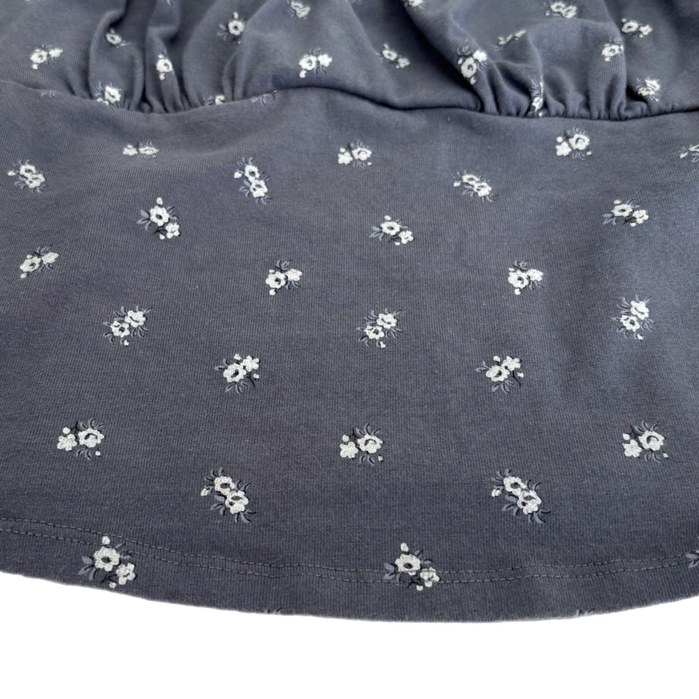 HOLLISTER Gray Blue Floral Cap Ruffle Short Sleeve Crop Top - Picture 3 of 5